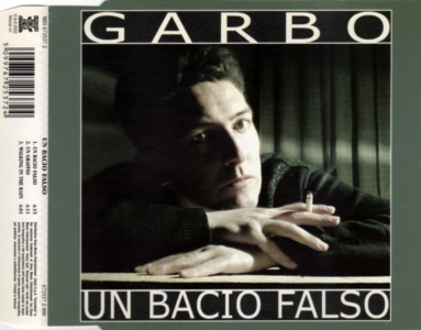 UN BACIO FALSO/UN GRAFFIO